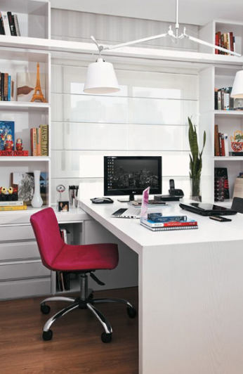 Home office com luminária pendente Home office com luminária pendente