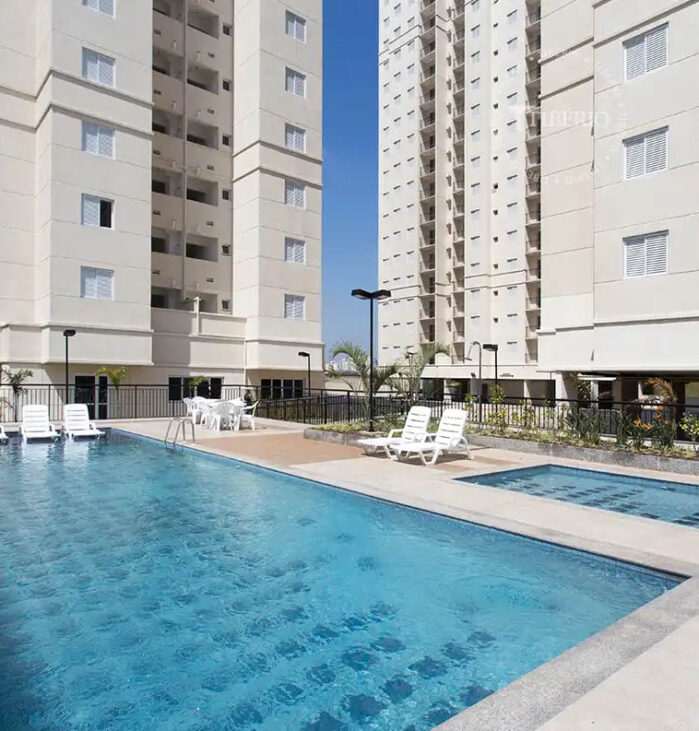 Piscinas Adulto e Infantil, Deck Molhado e Solarium <br>Uso residencial.