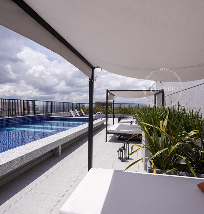 Piscina com solarium <br>Uso residencial