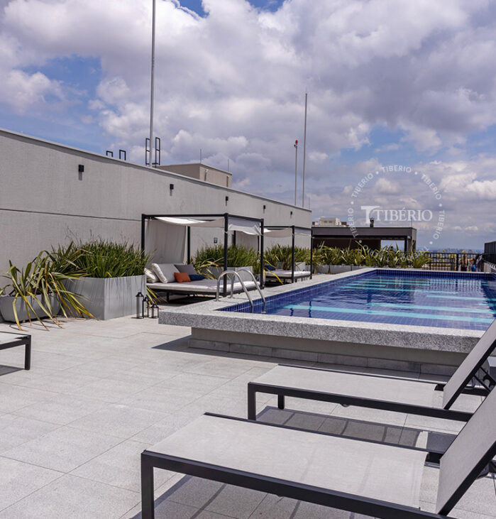 Piscina com solarium <br>Uso residencial