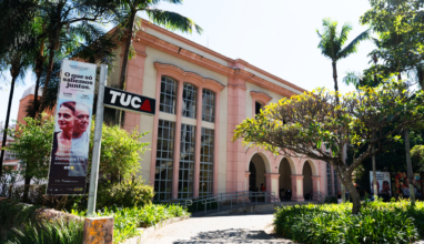 Onde fica o teatro TUCA?