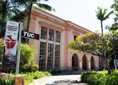 Onde fica o teatro TUCA?